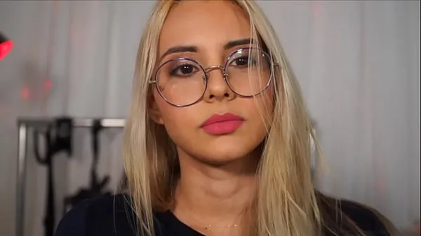 Oglejte si videoposnetke Colombian blonde with perfect tits starts her career in porn vožnjo