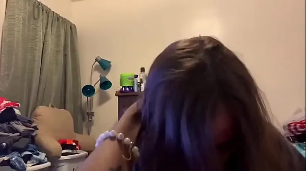 Pozrite si videá Cute lesbian bestfriend comes into my room to suck me off šoférujte ich