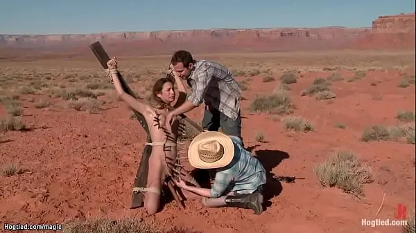 Hitchhiker hogtied in the desert 드라이브 동영상을 시청하세요