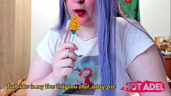Xem Sexy teen russian chubby girl with small tits sucking lollipop ASMR thúc đẩy Video