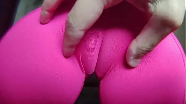 Regardez Une fille bien roulée en short serré reçoit du sperme dans la chatte. Gros cul et cameltoe vidéos de conduite