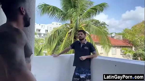 Latin boy climbs into neighbors room for gay sex ड्राइव वीडियो देखें