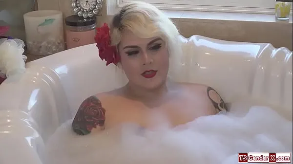 Trans stepmom Isabella Sorrenti anal fucks stepson ड्राइव वीडियो देखें