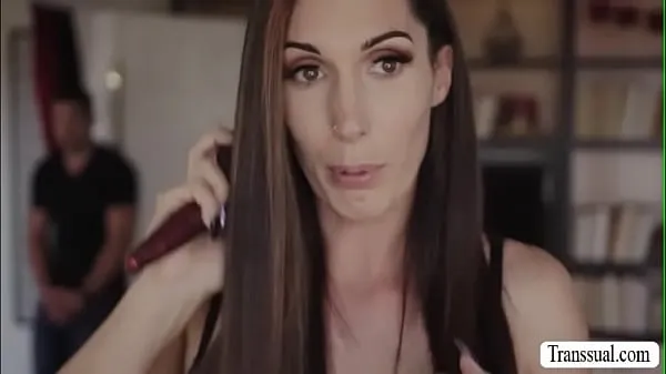 Se Stepson bangs the ass of her trans stepmom kjøre videoer