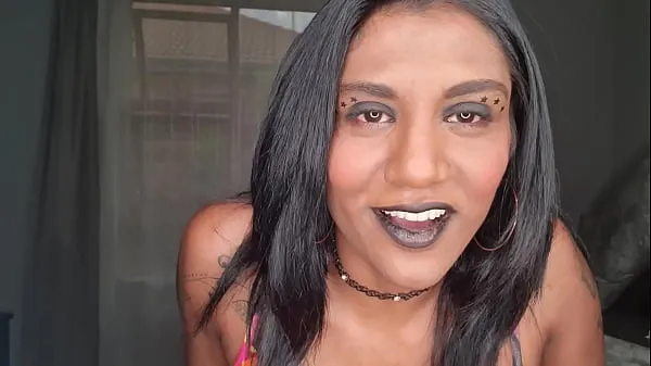 Titta på Desi slut wearing black lipstick wants her lips and tongue around your dick and taste your lips | close up | fetish drive-videor