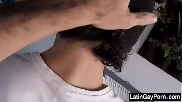 Oglejte si videoposnetke Latino gays record themselves having bareback anal sex vožnjo