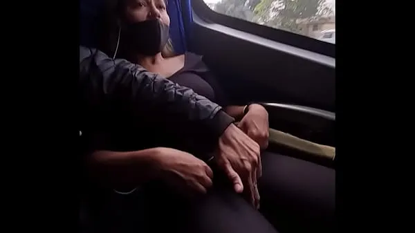 Παρακολουθήστε βίντεο I asked a stranger to play a siririca inside the bus for me οδήγησης