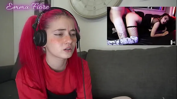 Tonton Petite teen reacting to Amateur Porn - Emma Fiore memacu Video