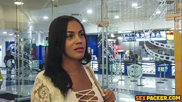 Bekijk video's Venezuelan shop owner gets pussy wrecked by hung european tourist rijden