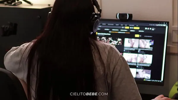 شاهد مقاطع فيديو Cielitobebe famosa streamer tiktoker se le olvida cortar el vivo en twitch y la ven masturbarse (TRAILER القيادة