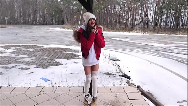 Regardez Fort orgasme en hiver au bord de la route vidéos de conduite