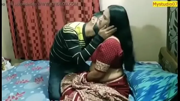 Pozrite si videá Sex indian bhabi bigg boobs šoférujte ich