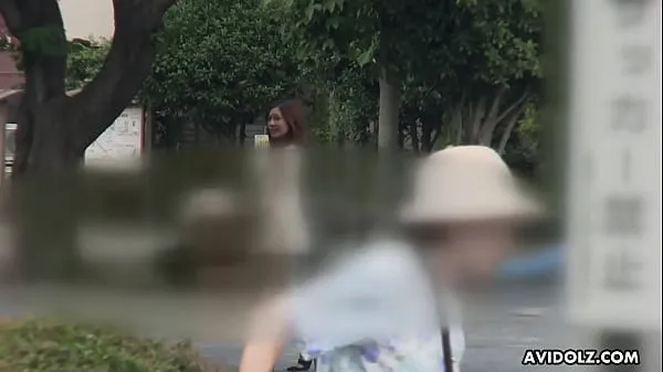 Bekijk video's Japanese brunette, Ai Koda is rubbing dick, uncensored rijden