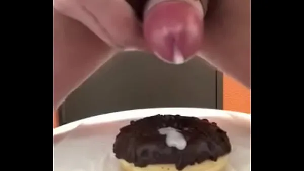 Oglejte si videoposnetke Eating Cum On Food vožnjo