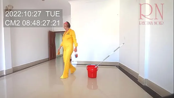 Παρακολουθήστε βίντεο Naked maid cleans office space. Maid without panties. Hall Hidden Cam 2 οδήγησης