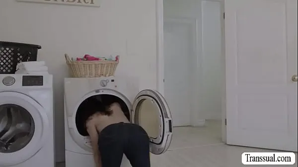 观看Stepbro saw his TS stepsister doing her laundry while shes topless.He rips off her jeans and he then fucks her tight ass so deep and that,he lets throat his hard big cock and he then fucks her ass again and again驱动器视频