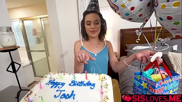 ดูวิดีโอ Joshua Lewis celebrates birthday with Aria Valencia's delicious pussy drive
