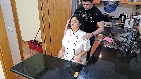 观看Sexy private chef is seduced with a massage驱动器视频