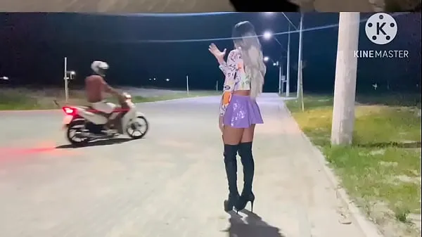 Regardez BIKER BAISE PUTAIN DANS LA RUE vidéos de conduite