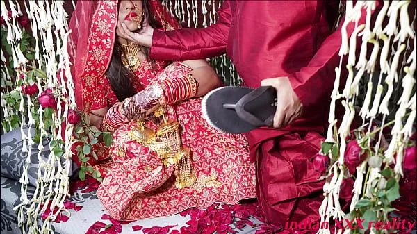 Guarda i video Indian Shaadi Suhagrat Matrimonio Luna di miele XXX Chudai in hindi guida