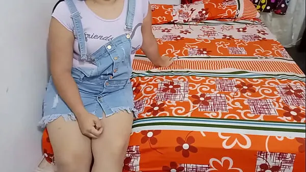 Xem Money for the cleaning girl: I like to offer money to the one who cleans my apartment to fuck, she always says no but then she swallows the whole cock and takes the money thúc đẩy Video