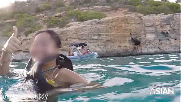 ดูวิดีโอ REAL Outdoor public sex, showing pussy and underwater creampie drive