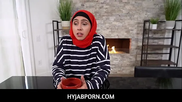 Tonton Arab MILF stepmom with hijab Lilly Hall deepthroats and fucks her stepson memacu Video