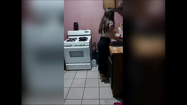 Oglejte si videoposnetke Stop! Young stepmother of only 18 years old alone at home and the stepson takes advantage of that, real homemade vožnjo