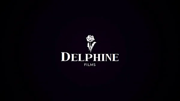 Смотрите видео Delphine Films - развратное кулинарное шоу Эйприл Олсен превращается в сексуальный секс втроем управляйте автомобилем