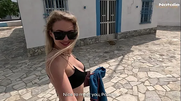 Bekijk video's Dude's Cheating on his Future Wife 3 Days Before Wedding with Random Blonde in Greece rijden