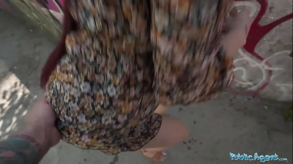 Bekijk video's Public Agent Pretty face bubble butt and wet pussy public sex rijden