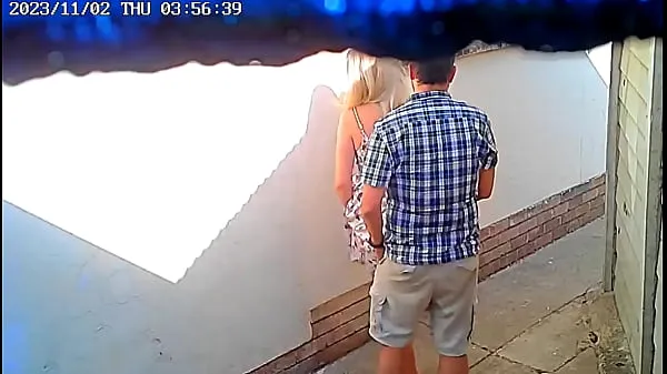 Sehen Sie sich Mutiges Paar beim öffentlichen Ficken vor CCTV-Kamera erwischt Videos an