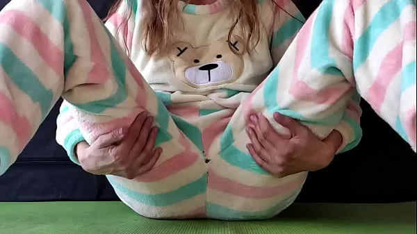 Παρακολουθήστε βίντεο teen with small tits in pajamas masturbate pussy and squirting orgasm οδήγησης