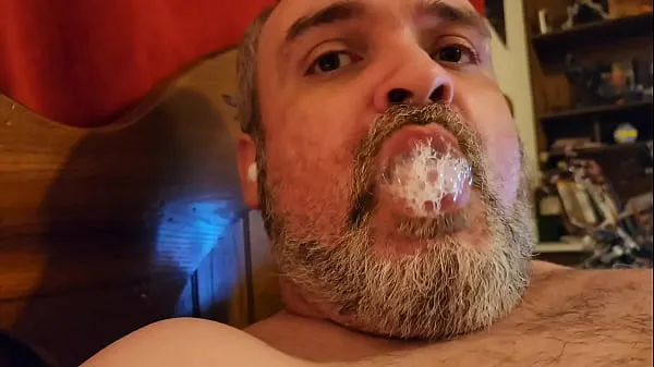 ڈرائیو Bisexual Blows Bubbles with Cum Load in Mouth ویڈیوز دیکھیں