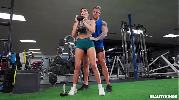 Assista Working Out By Lifting Cock / Reality Kings vídeos de drive